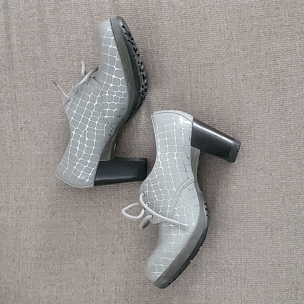 Dr Martens Gray and Silver Danielle 5 size US11